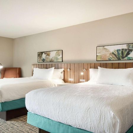 Hilton Garden Inn Dubuque Downtown Bagian luar foto