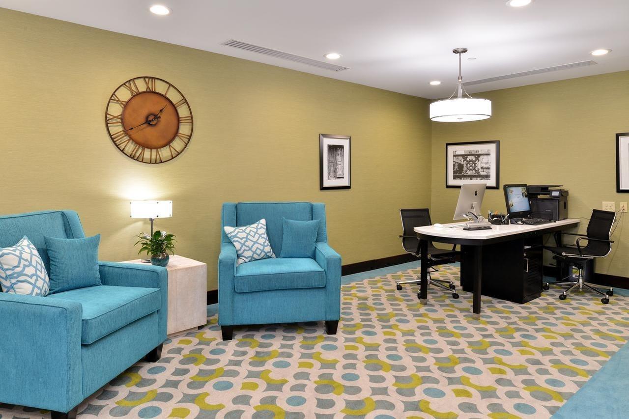 Hilton Garden Inn Dubuque Downtown Bagian luar foto