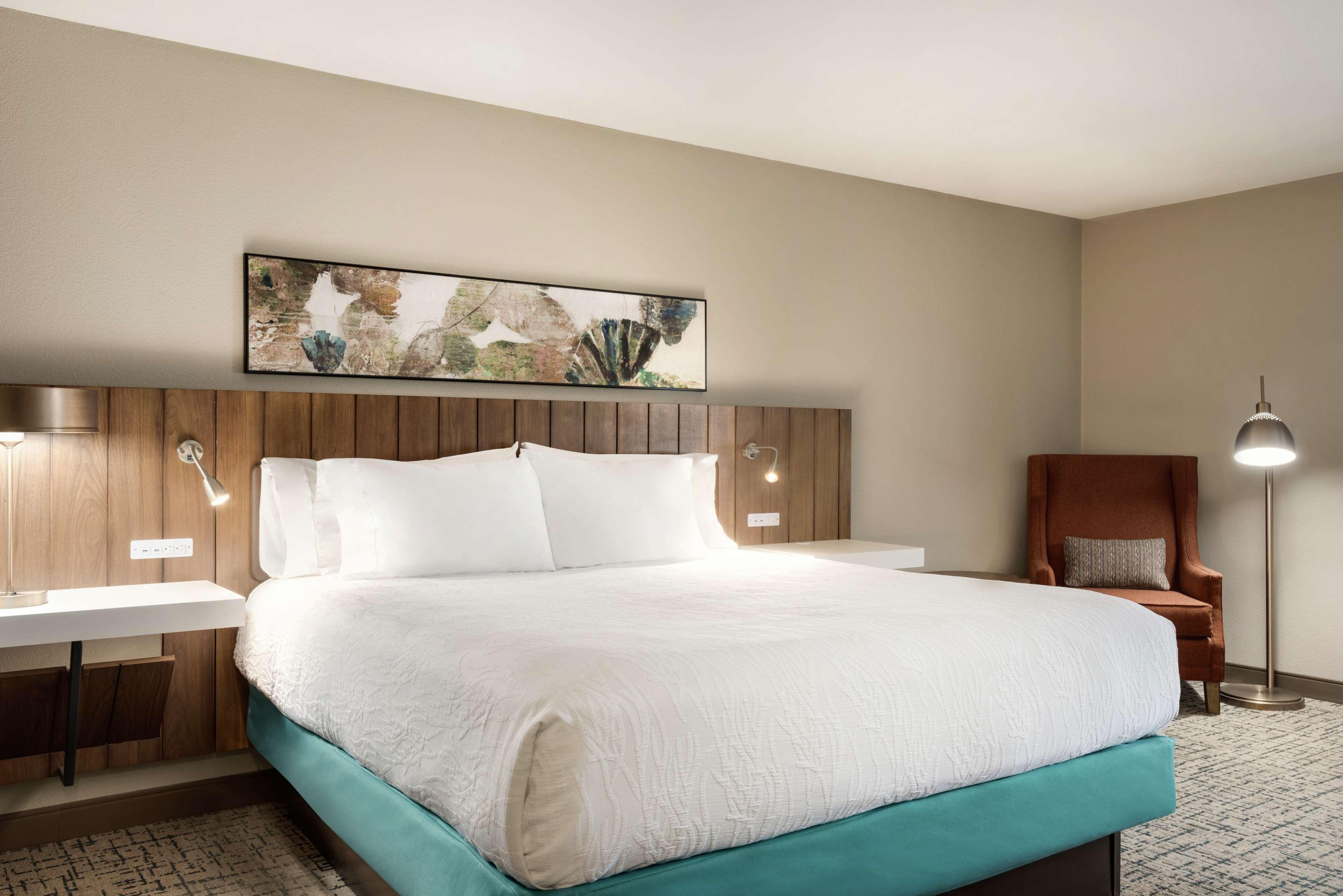 Hilton Garden Inn Dubuque Downtown Bagian luar foto