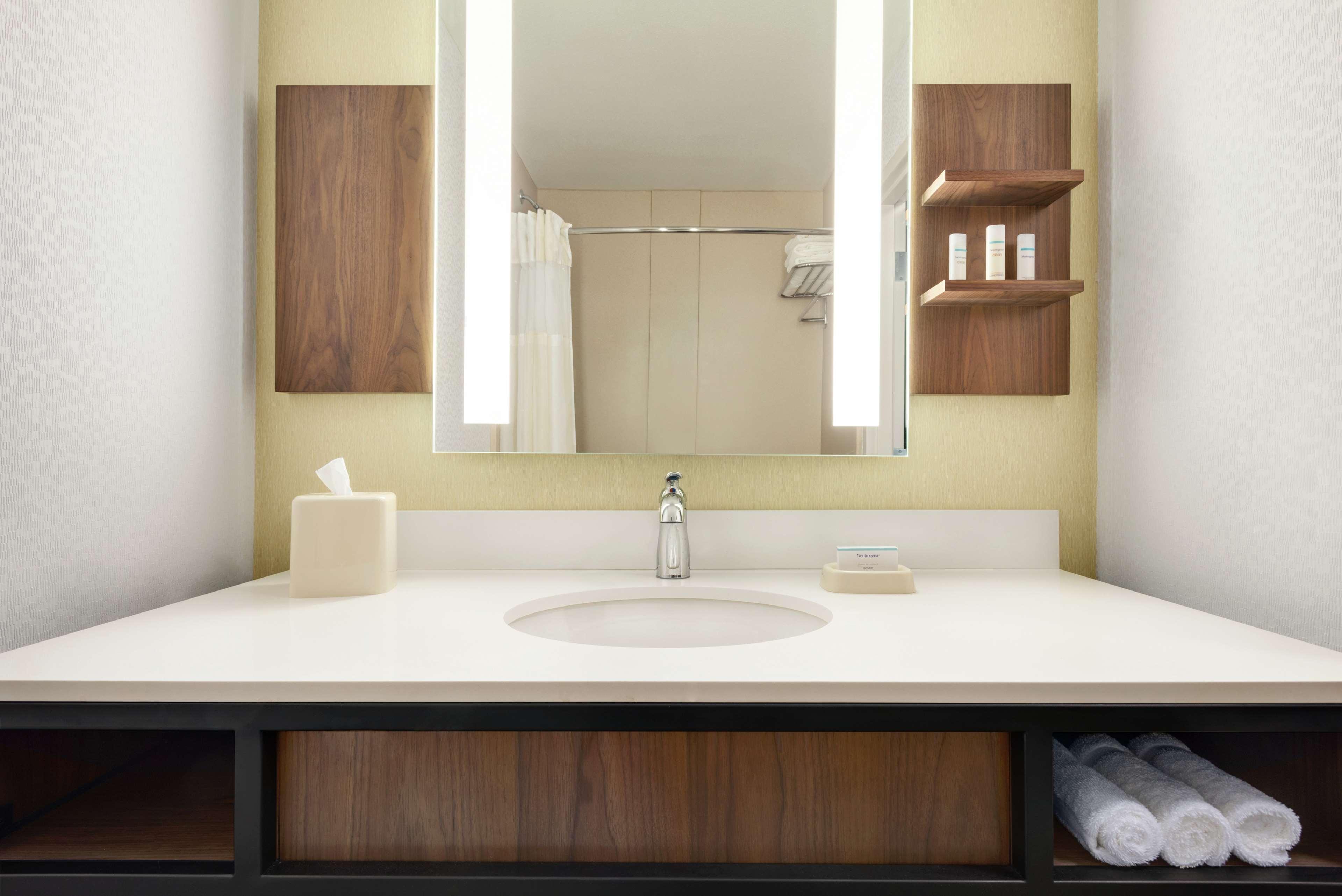 Hilton Garden Inn Dubuque Downtown Bagian luar foto