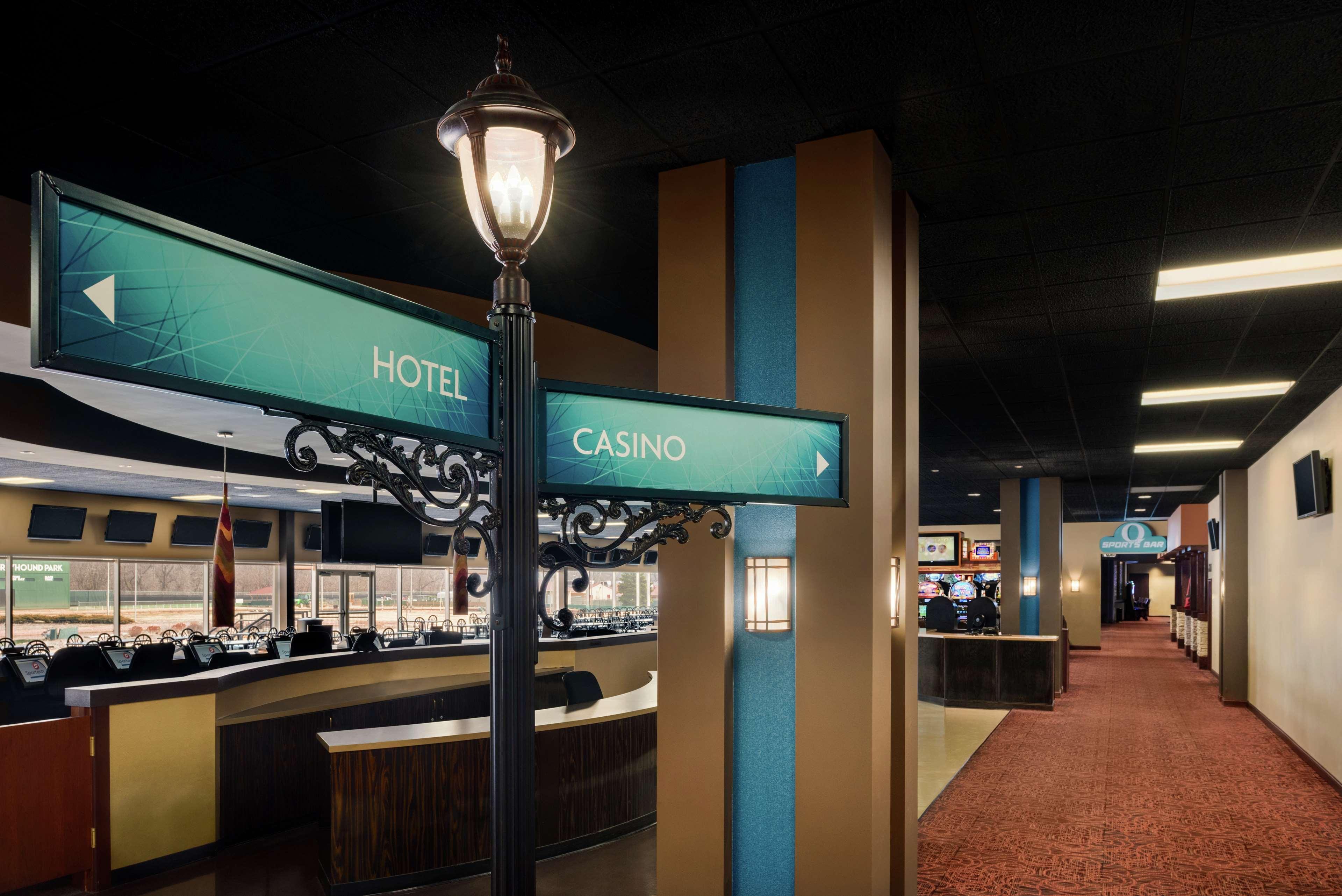 Hilton Garden Inn Dubuque Downtown Bagian luar foto