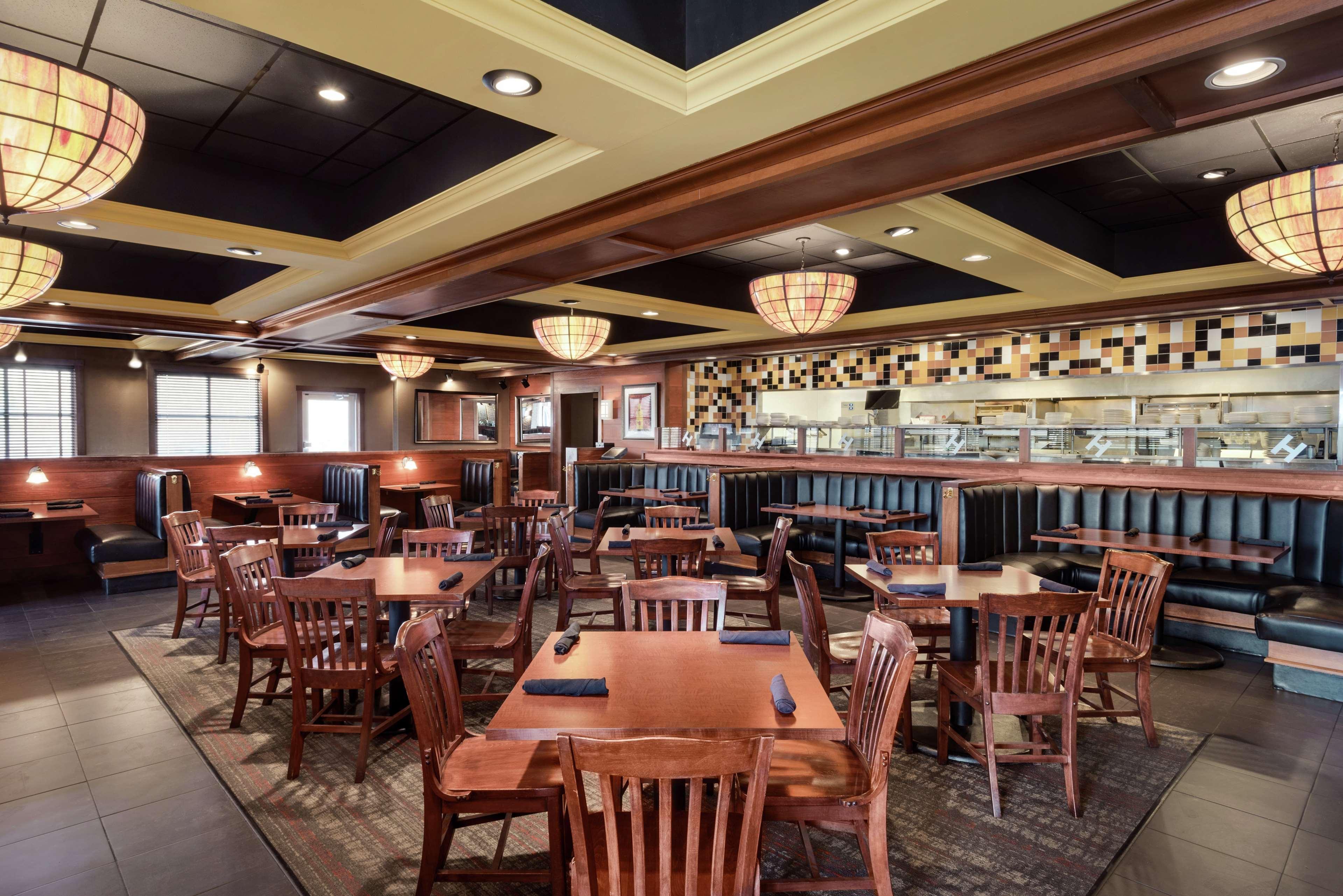 Hilton Garden Inn Dubuque Downtown Bagian luar foto