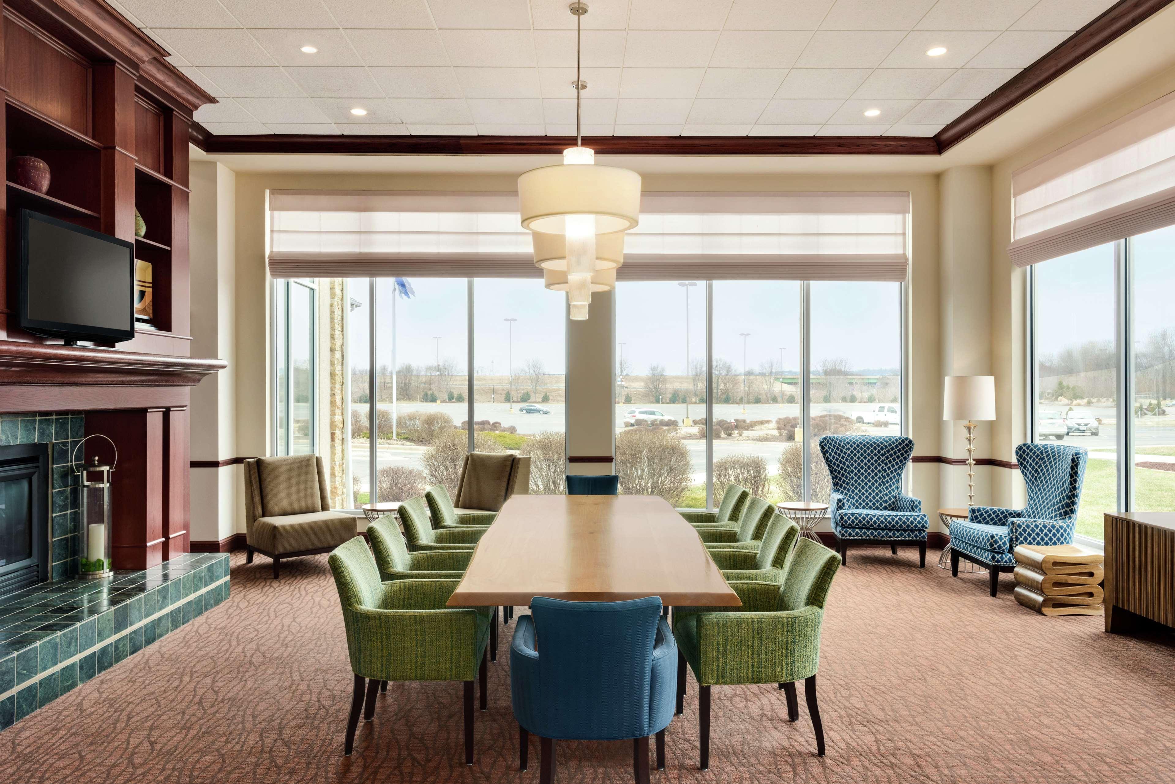 Hilton Garden Inn Dubuque Downtown Bagian luar foto