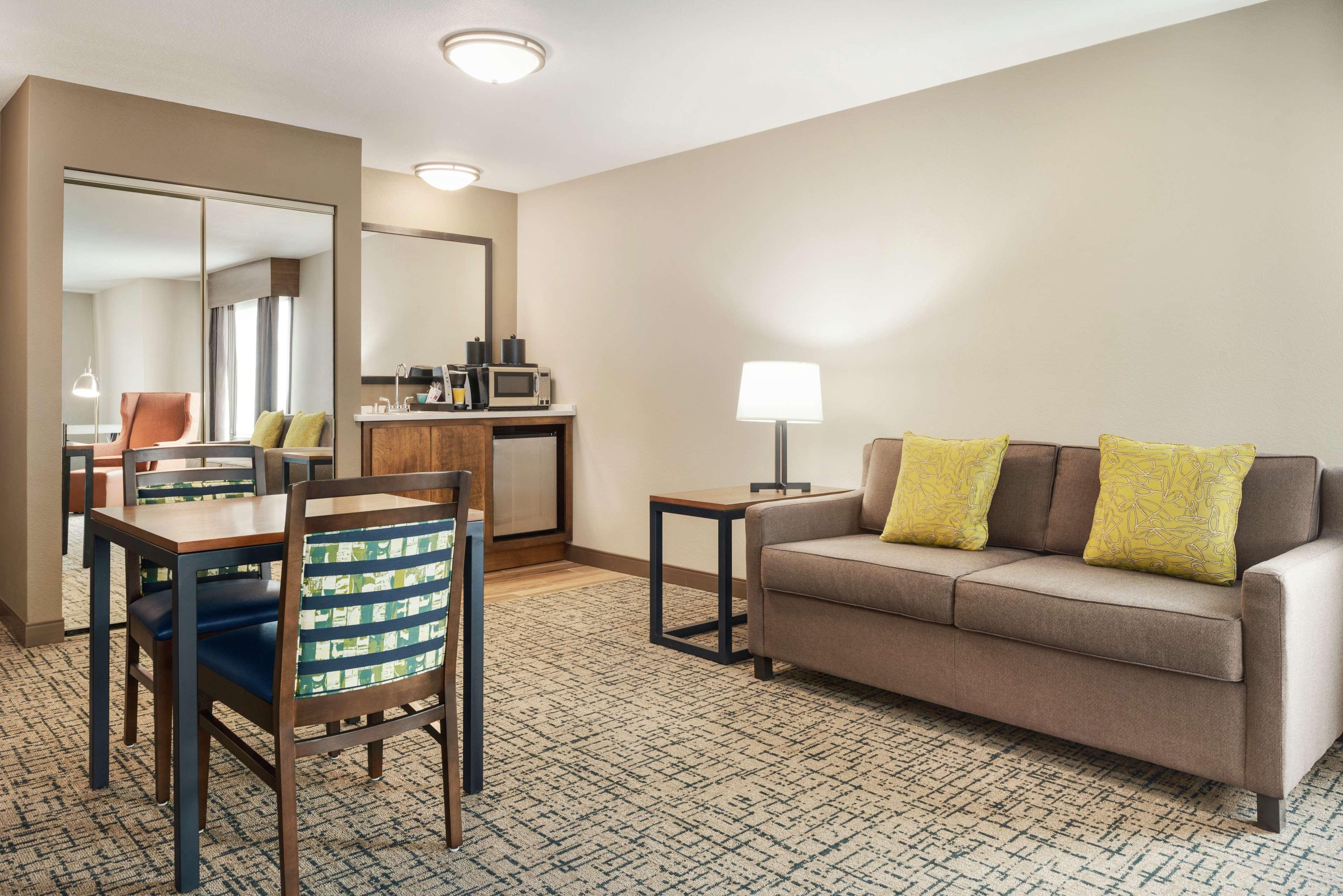 Hilton Garden Inn Dubuque Downtown Bagian luar foto