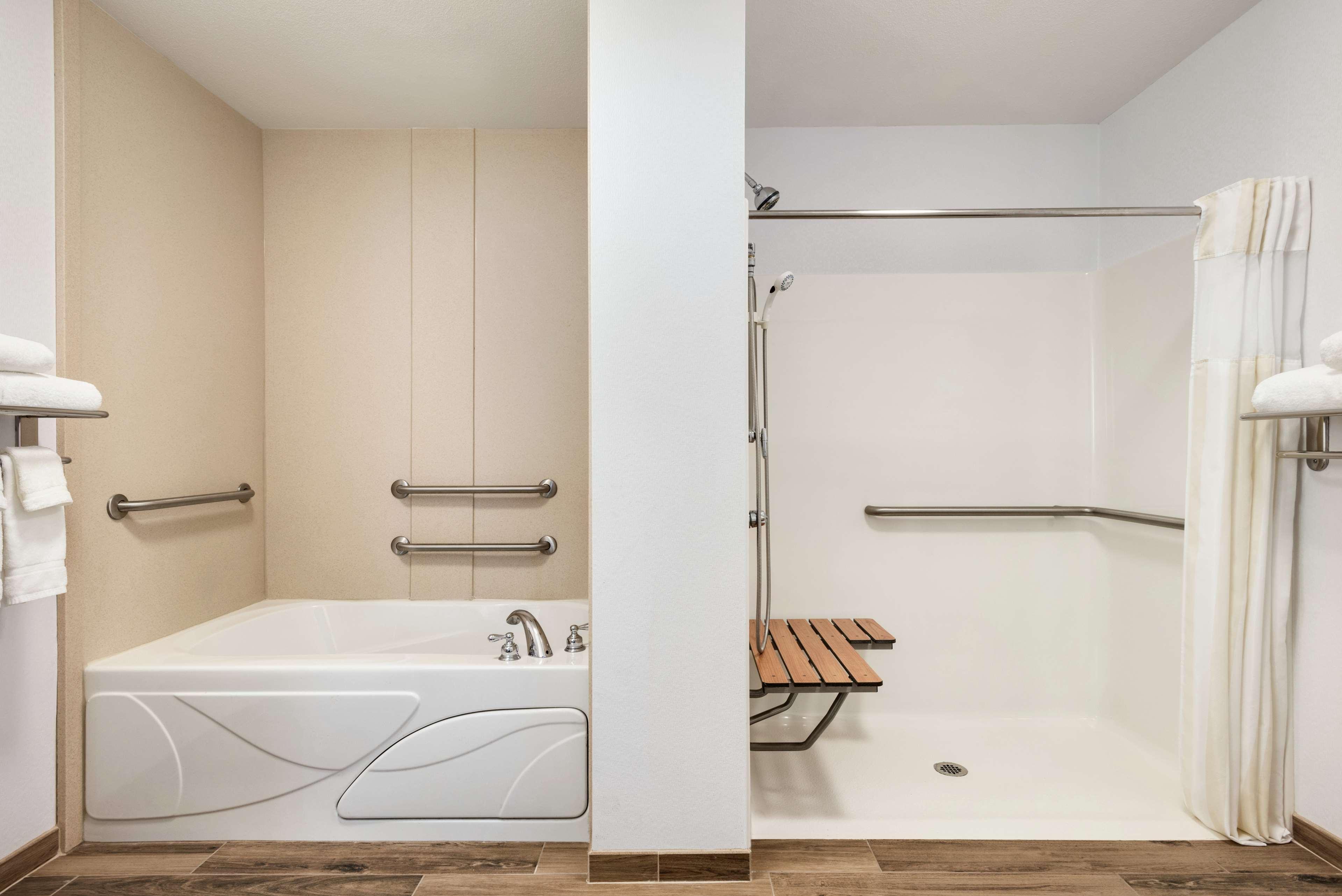 Hilton Garden Inn Dubuque Downtown Bagian luar foto