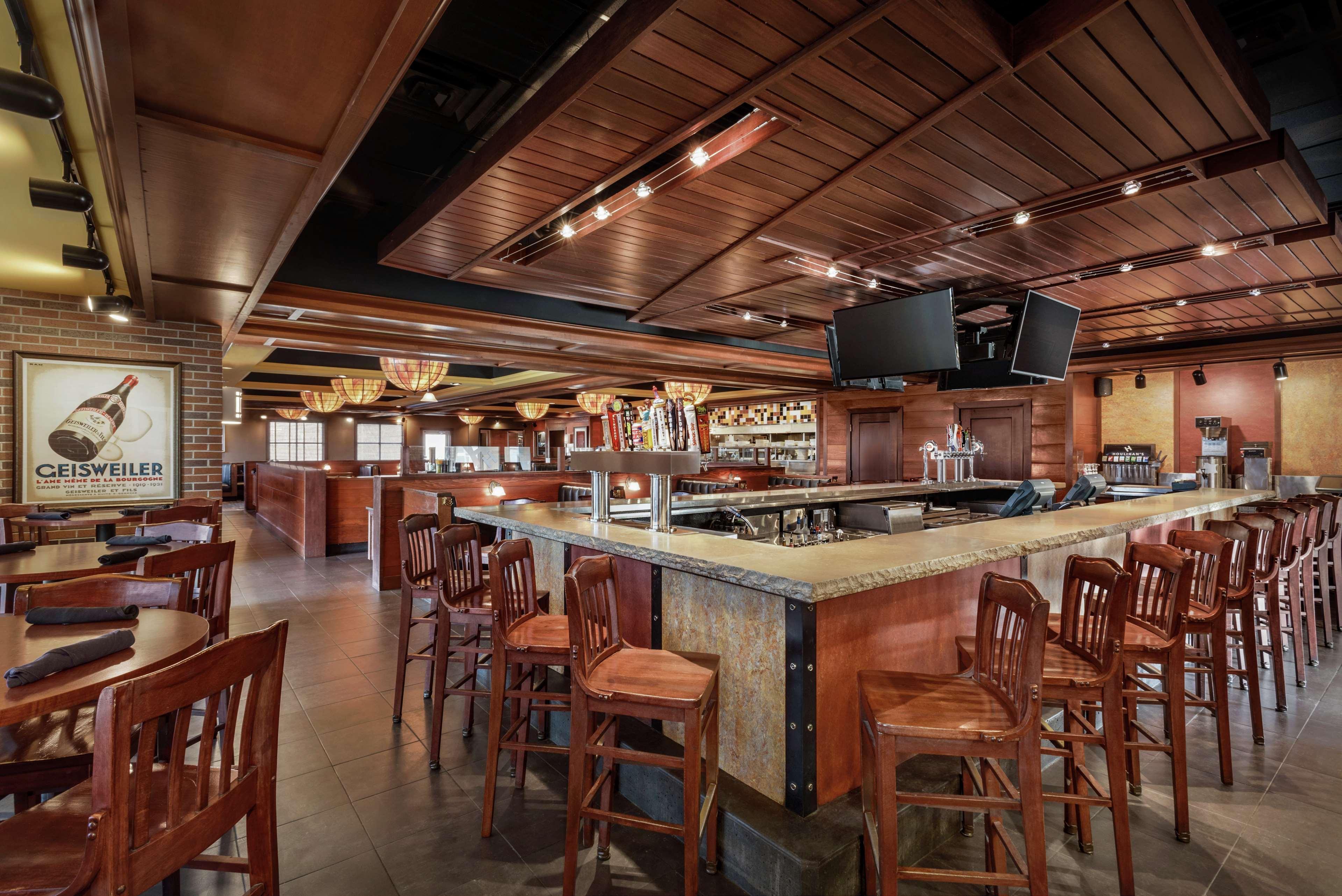 Hilton Garden Inn Dubuque Downtown Bagian luar foto
