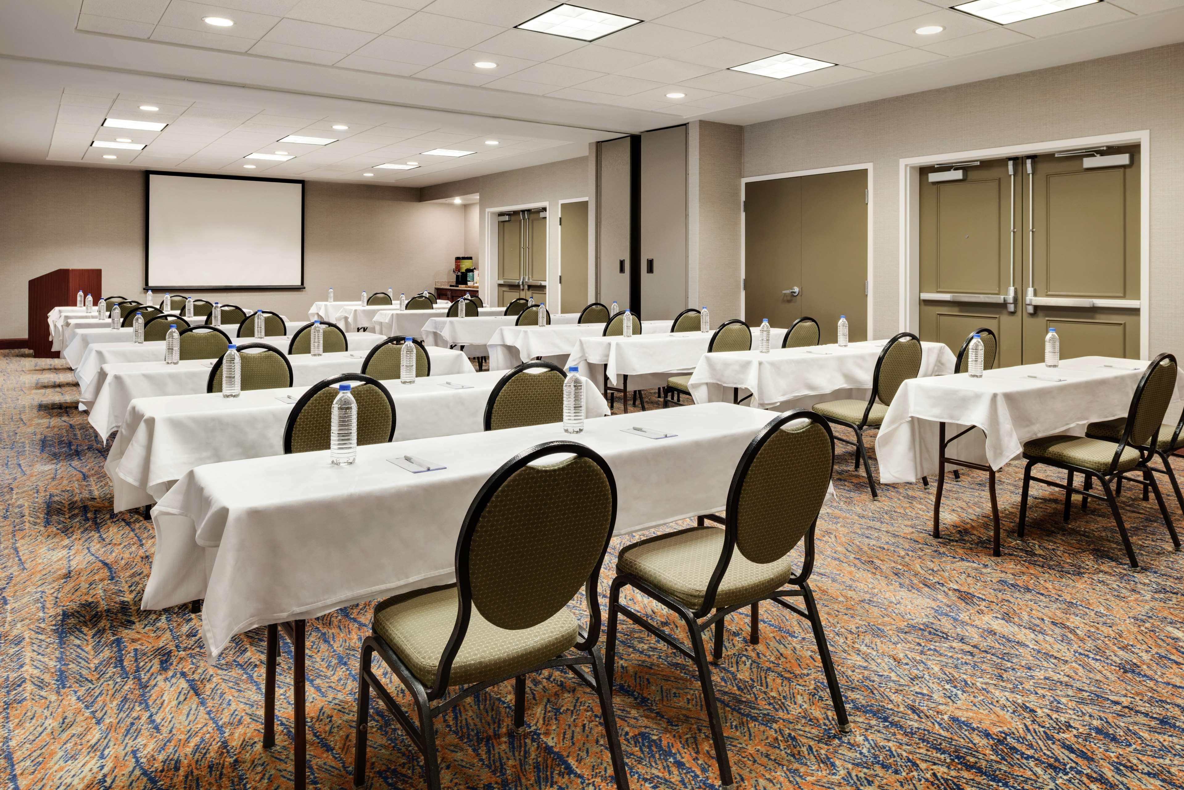 Hilton Garden Inn Dubuque Downtown Bagian luar foto