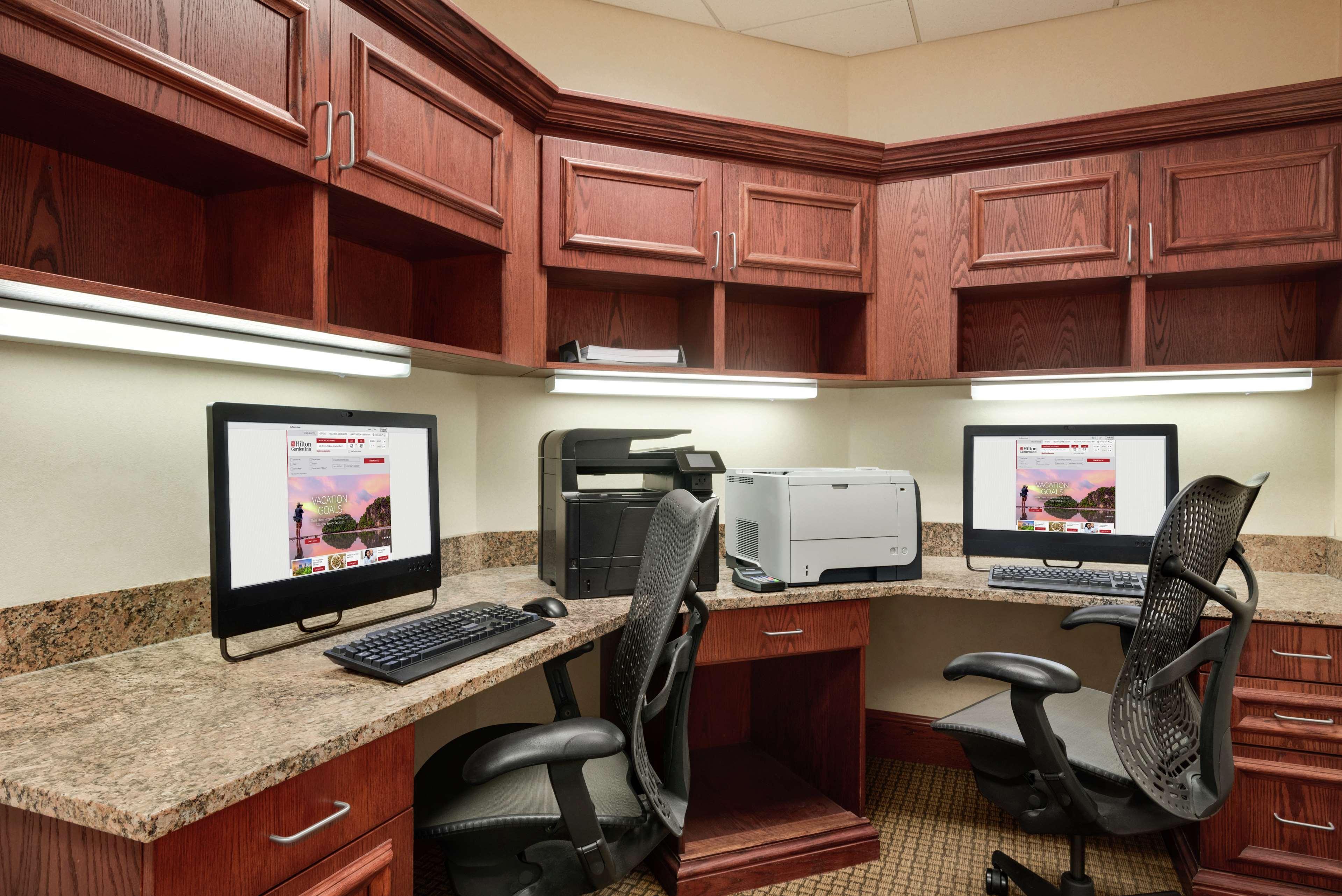 Hilton Garden Inn Dubuque Downtown Bagian luar foto