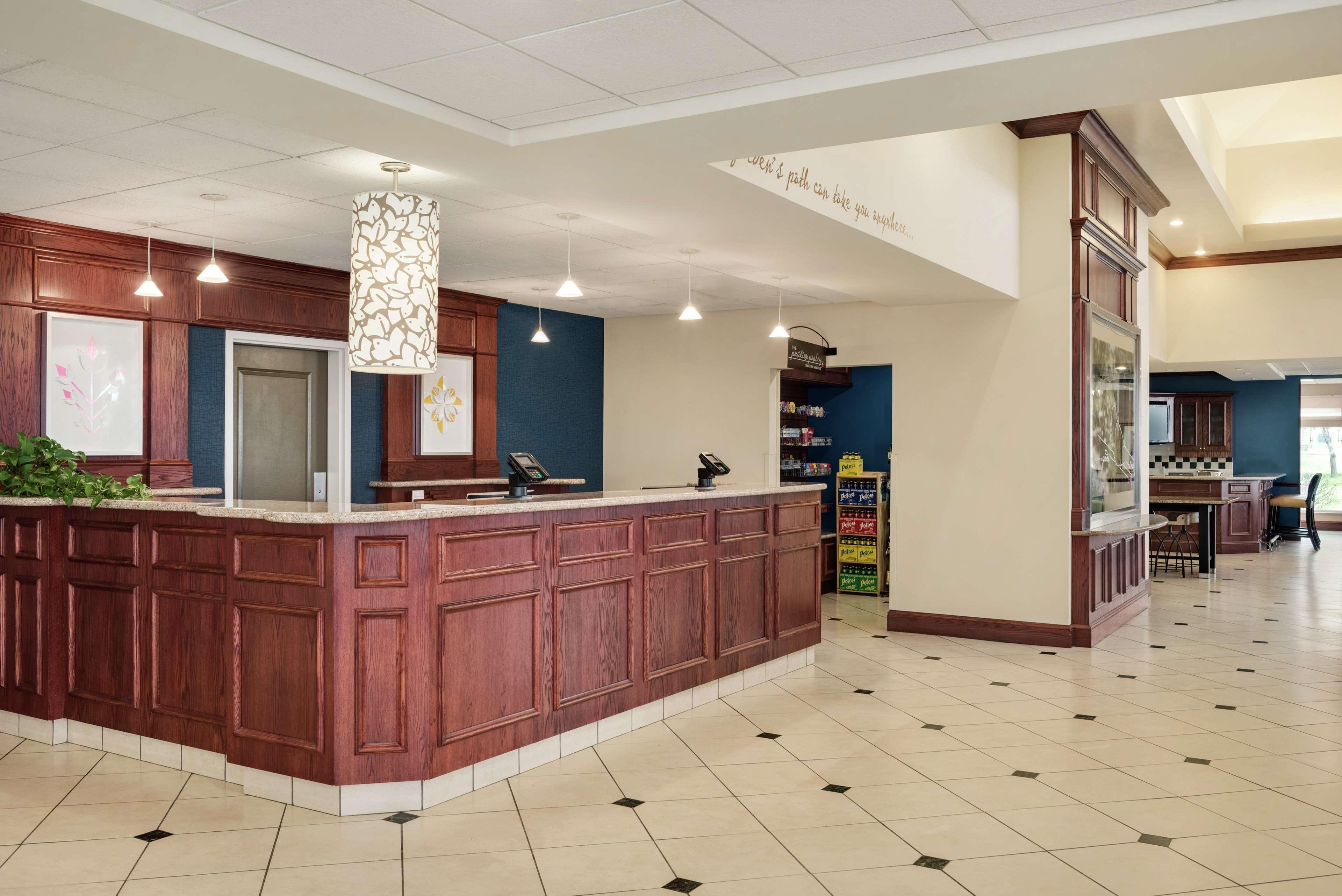Hilton Garden Inn Dubuque Downtown Bagian luar foto