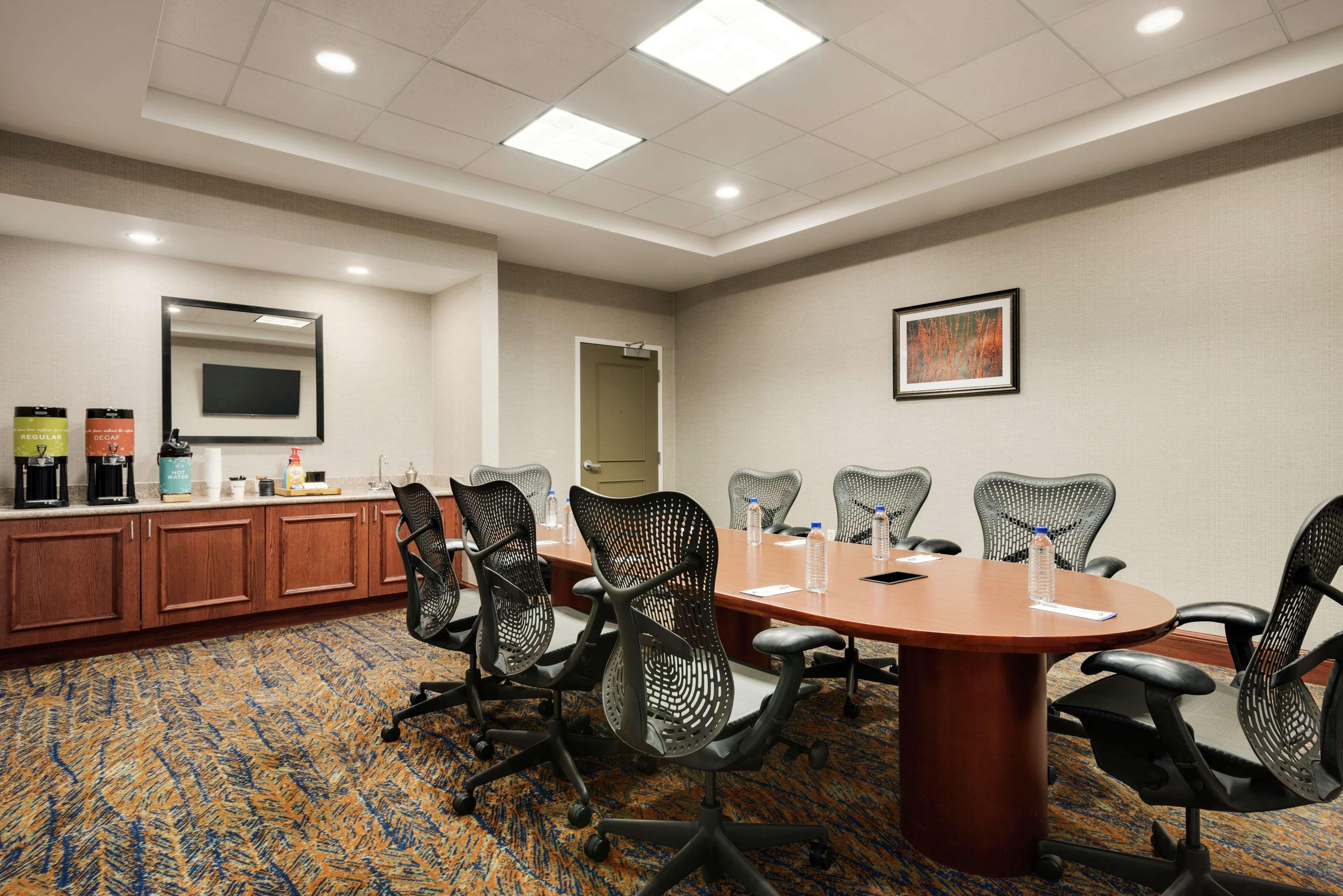 Hilton Garden Inn Dubuque Downtown Bagian luar foto