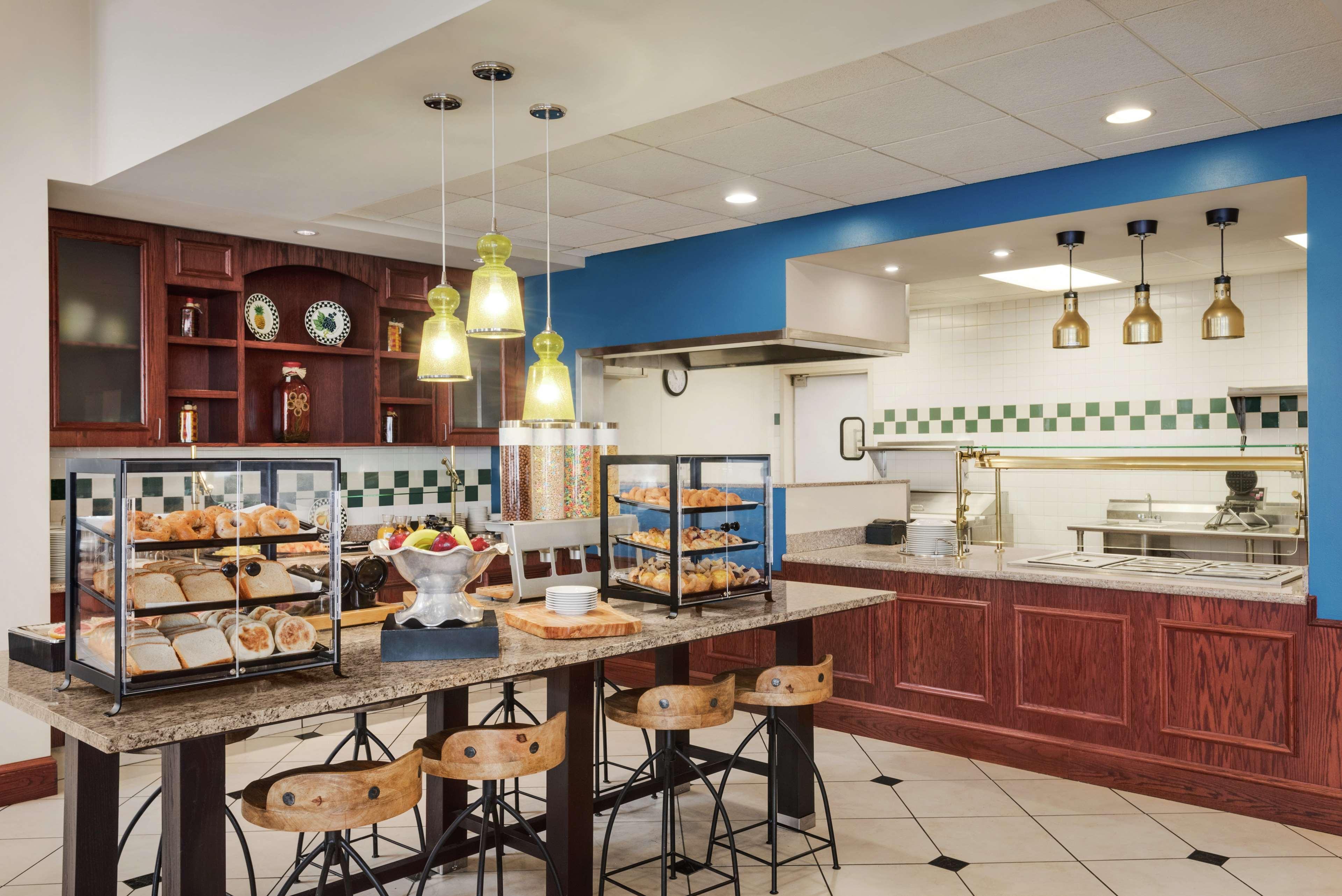 Hilton Garden Inn Dubuque Downtown Bagian luar foto
