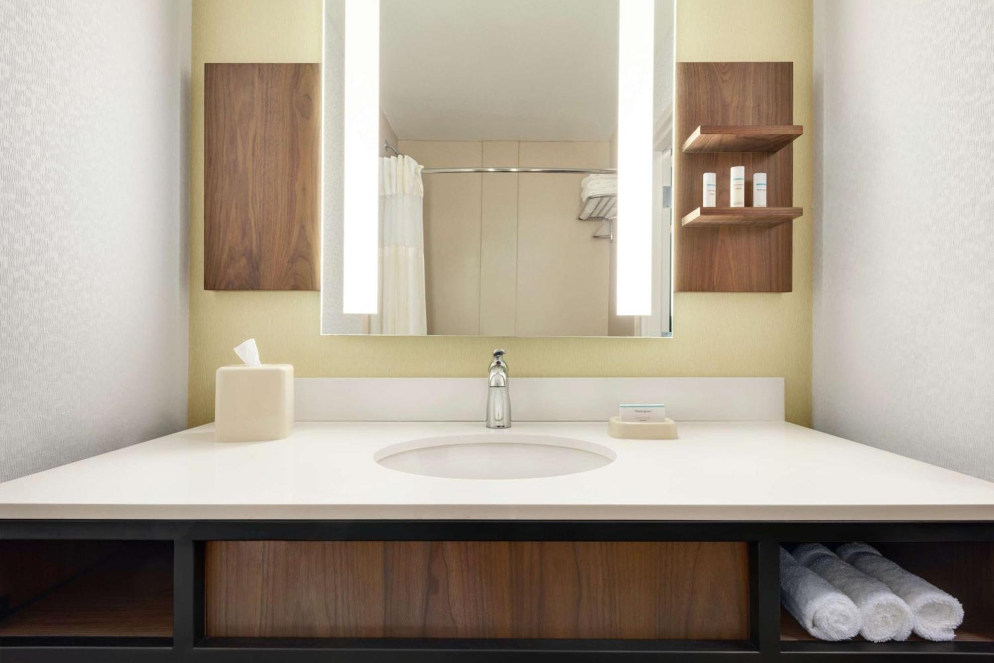 Hilton Garden Inn Dubuque Downtown Bagian luar foto